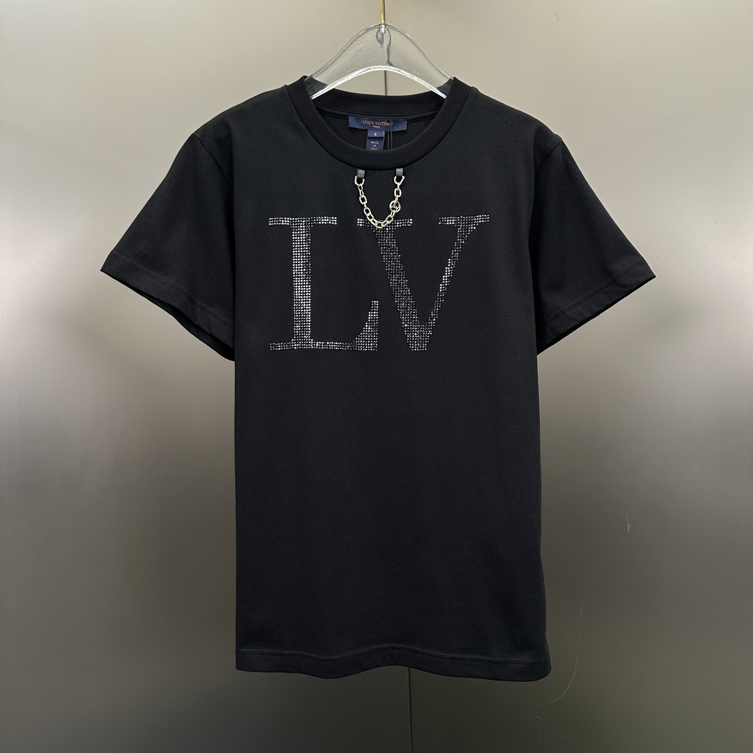 2b088f2b Louis Vuitton Rhinestone Signature T-Shirt in black cotton jersey with an LV chain embellishment. - Image 1