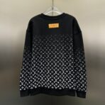 Louis Vuitton Monogram Degradé Crew Neck sweatshirt in black and white cotton - Image 5