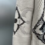 Louis Vuitton Graphic Knitted Crewneck sweater in a beige/cream color - Image 3