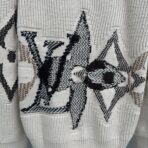 Louis Vuitton Graphic Knitted Crewneck sweater in a beige/cream color - Image 11