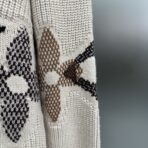 Louis Vuitton Graphic Knitted Crewneck sweater in a beige/cream color - Image 4