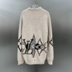 Louis Vuitton Graphic Knitted Crewneck sweater in a beige/cream color - Image 8