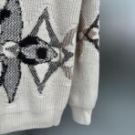 Louis Vuitton Graphic Knitted Crewneck sweater in a beige/cream color - Image 15